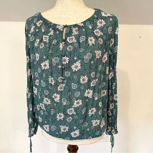 Lucky green peasant top size medium